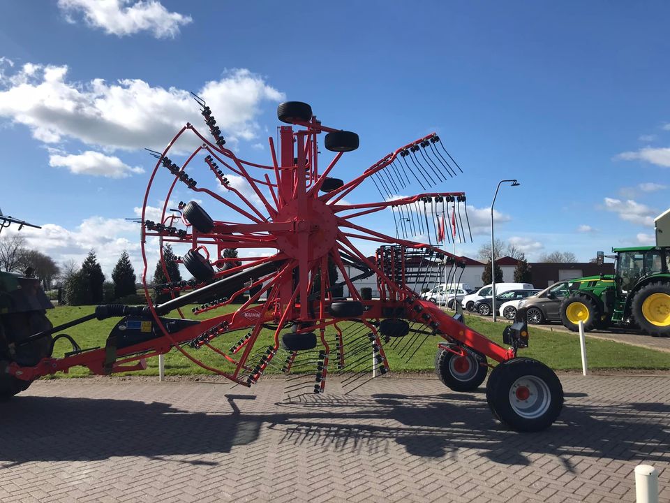  Een nieuwe Kuhn GA9531 dubbele hark